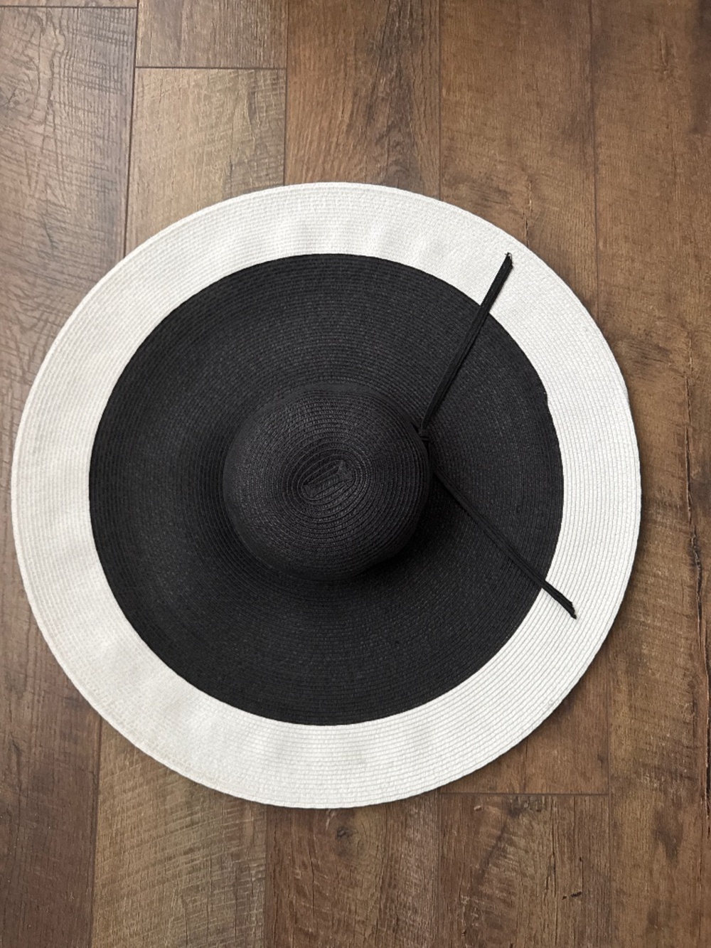 Unique Vintage Wide-Brimmed Oversized Black & White Hat 40s Starlet